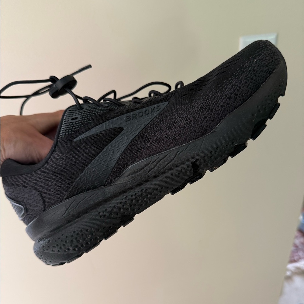 Brooks Ghost 16 Black Size 8.5 Athletic Shoes